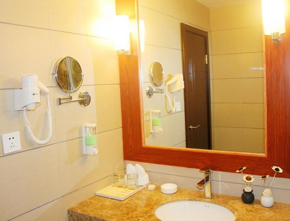 Chengdu Ronghome Hotel Zewnętrze zdjęcie